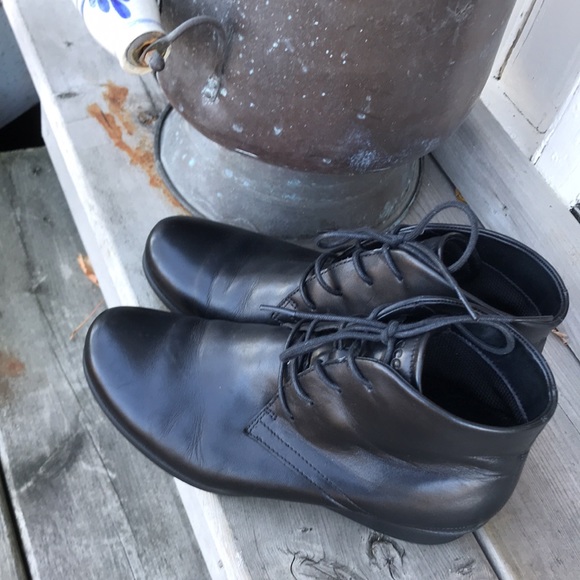 Ecco Leather Booties EUC - Picture 2 of 7